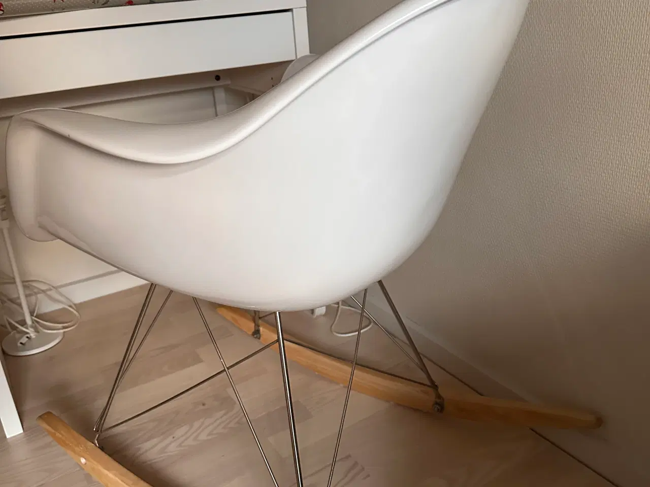 Billede 2 - Gyngestol hvid højglans