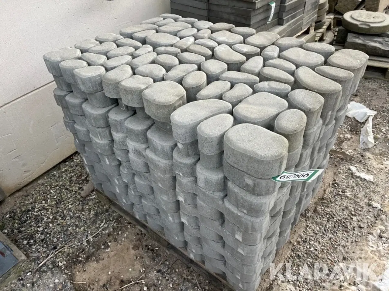 Billede 2 - Græsarmering med pigsten look Farum Beton - 66 styk