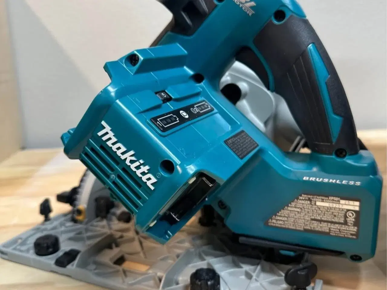 Billede 5 - Makita Dyksav m. batterier og dobbelt oplader.