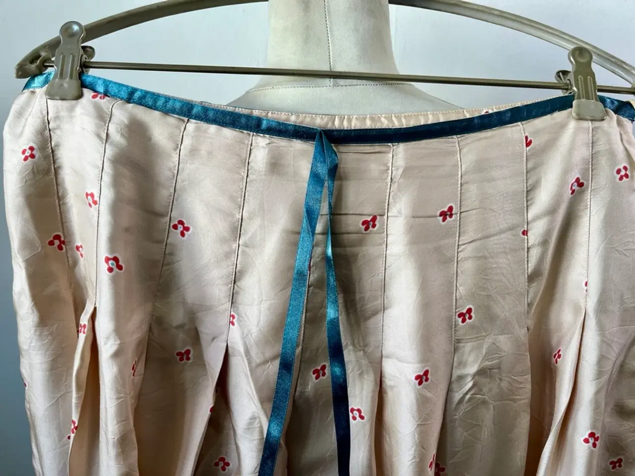 Billede 2 - Massimo Dutti, silkenederdel, str 42