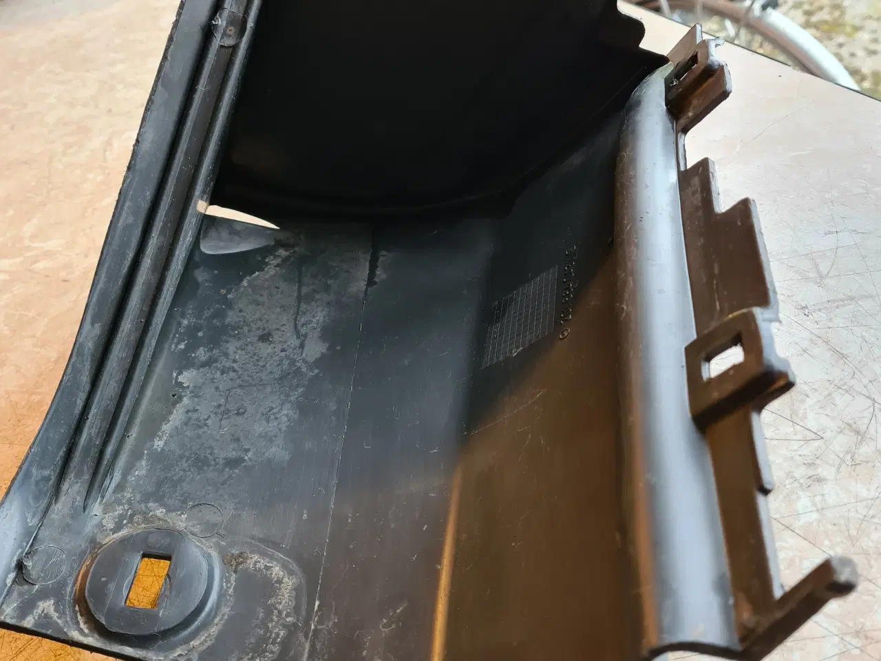 Billede 4 - Højre forreste  plast del  ved panel 