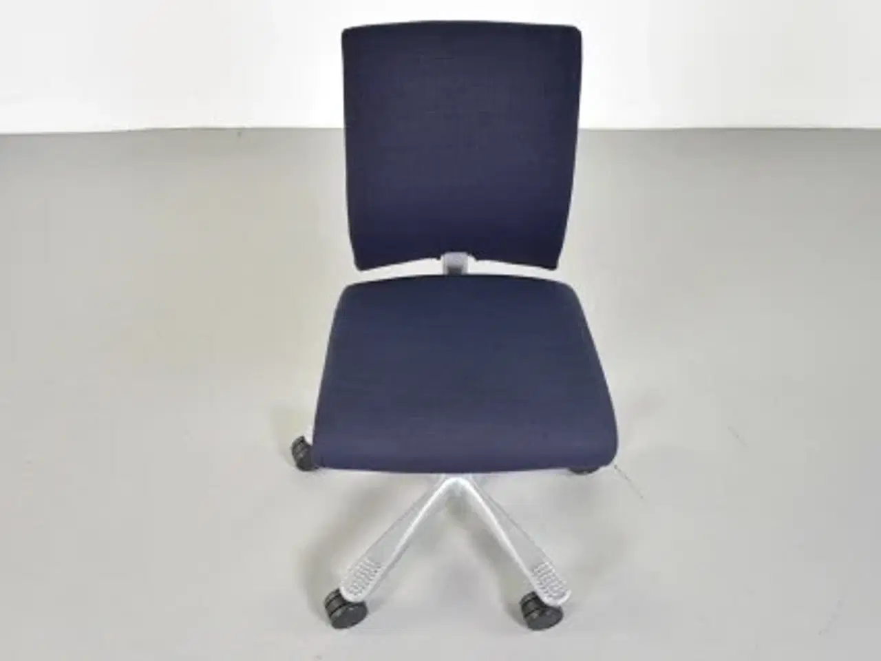 Billede 5 - Häg h04 credo 4200 kontorstol med sort/blå polster og alugråt stel