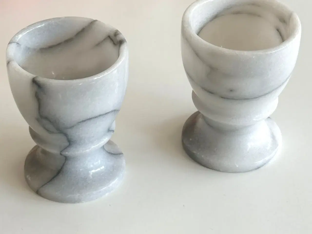 Billede 3 - Marmoræggebægre på fod, 2 stk samlet