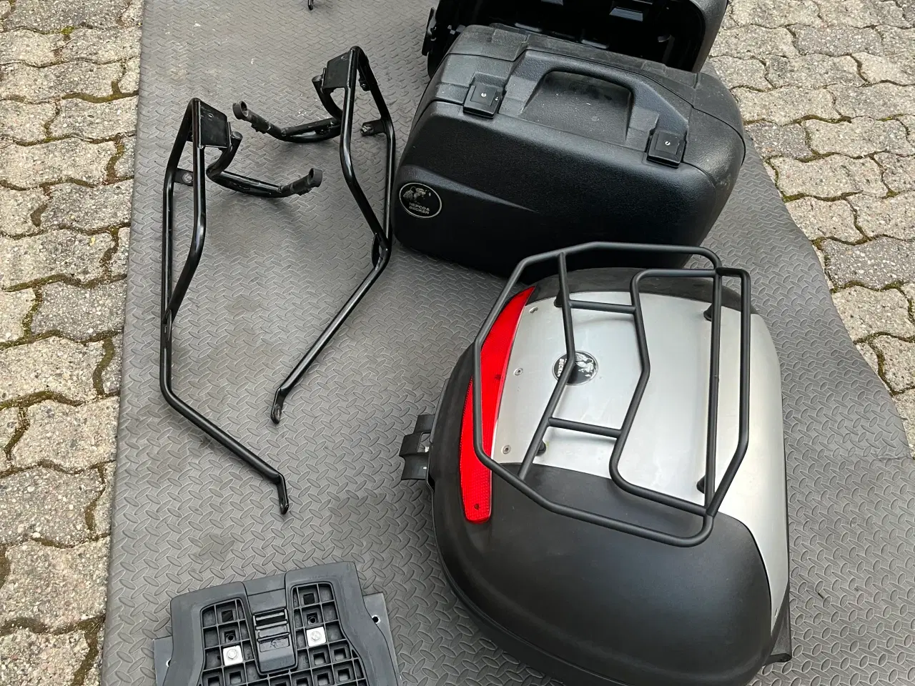 Billede 1 - Honda XVR 750 rd04 - komplet taskesæt