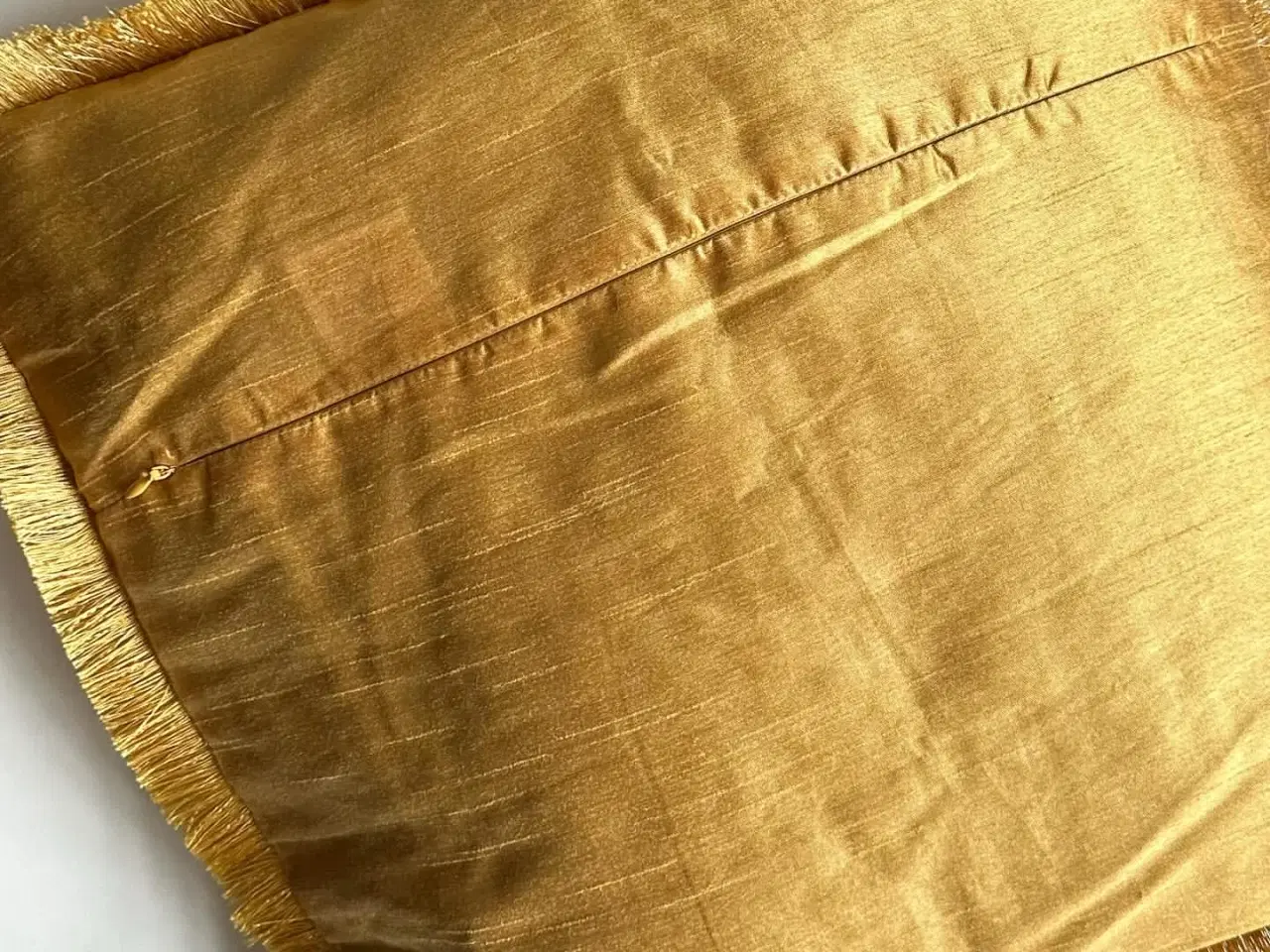 Billede 6 - Pyntepude, gyldenbrun m frynser