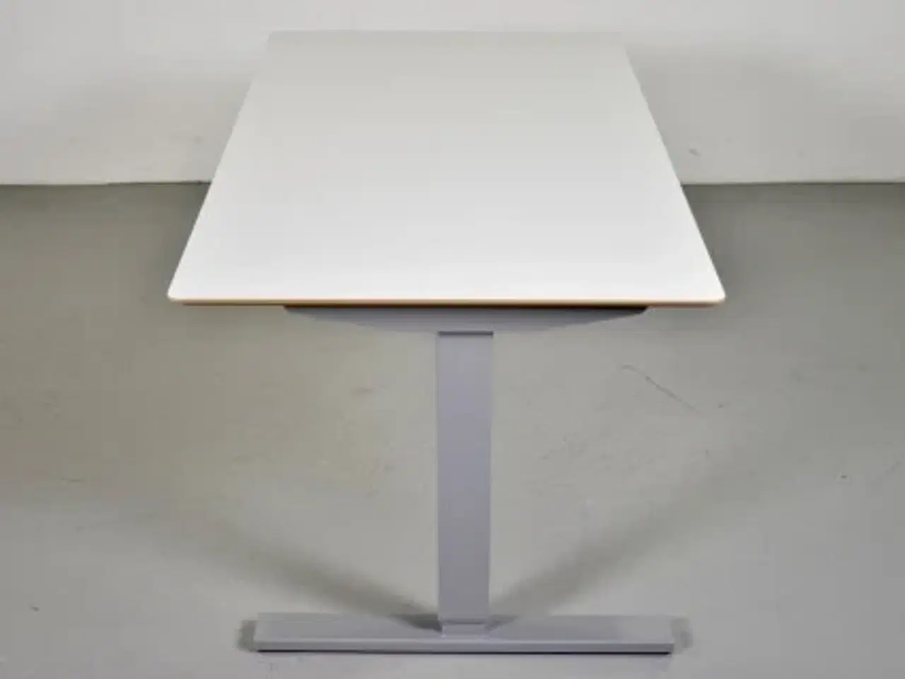 Billede 2 - Hæve-/sænkebord med hvid laminat fsc plade på alu stel