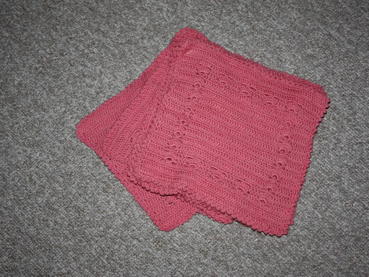 Billede 1 - Hæklede bomuld servietter eller klude 24 cm x 24 c