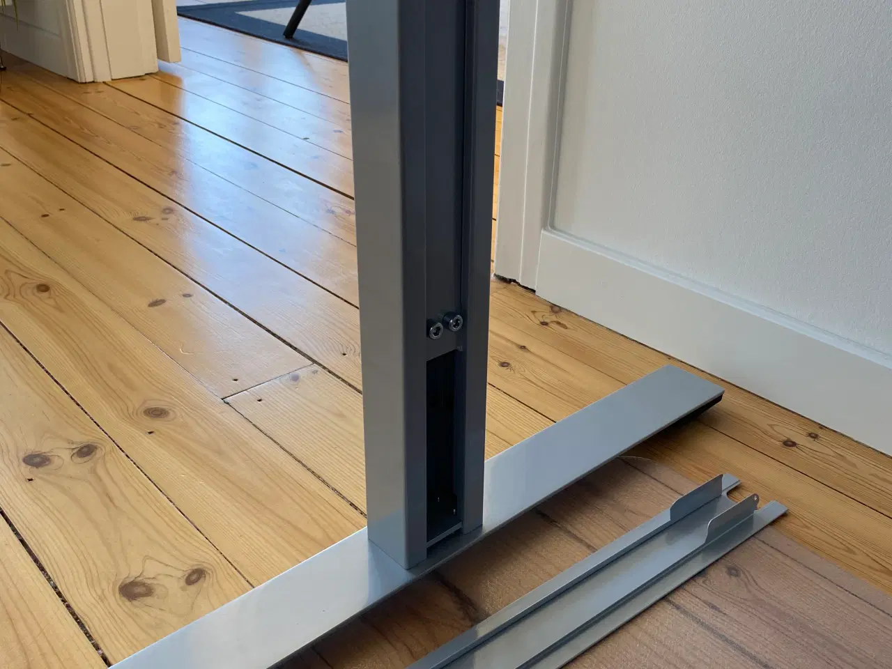 Billede 8 - Dencon Skrivebord 140x80 cm – Justerbar Højde