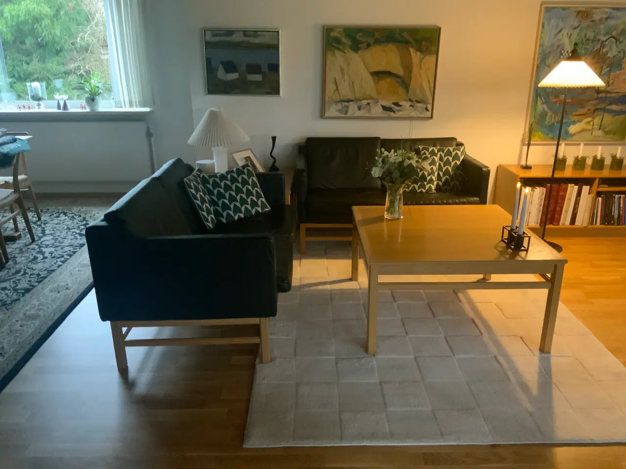 Billede 2 - Dansk design Sofagruppe i sort læder, inkl. bord