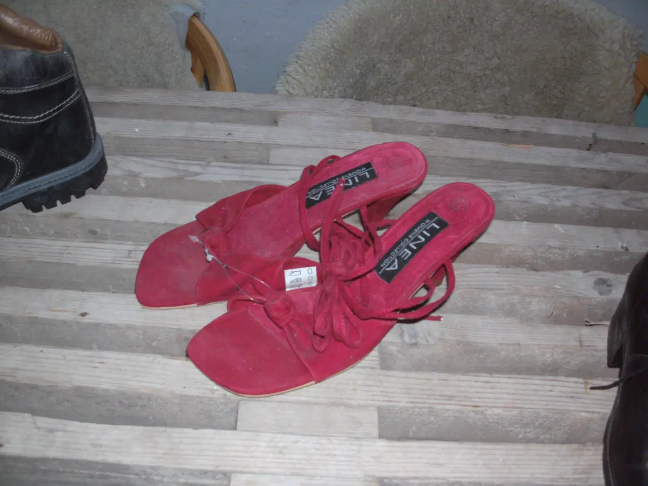 Billede 2 - sandaler  i rød med bindebånd str 39