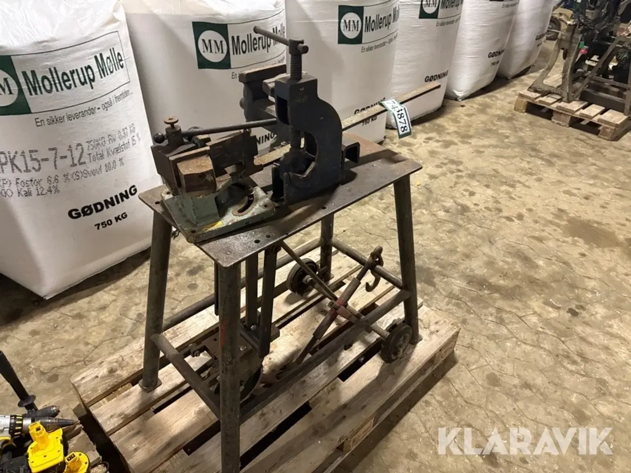 Billede 2 - Smedebord med skruestik