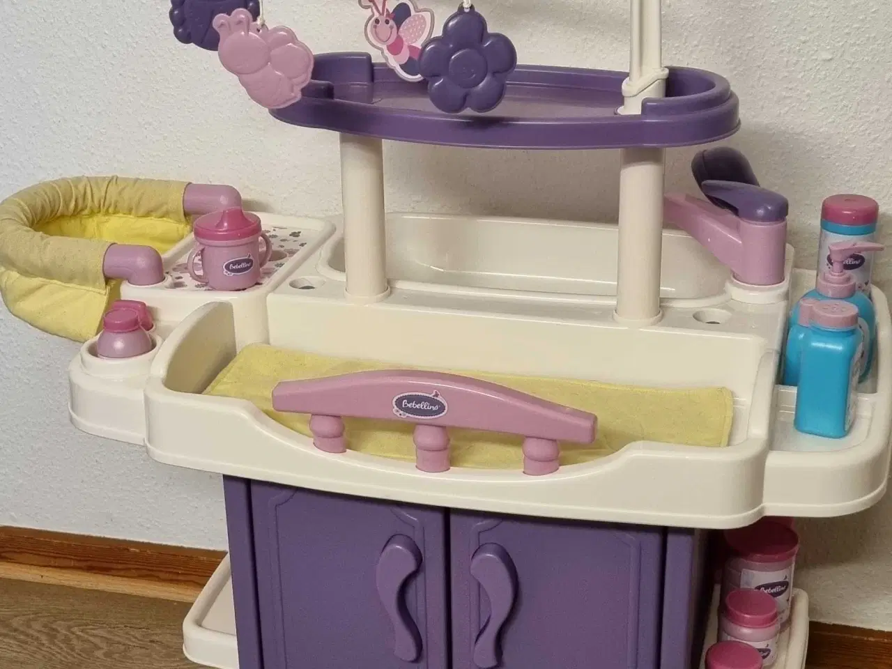 Billede 1 - Puslebord med tilbehør, 9800