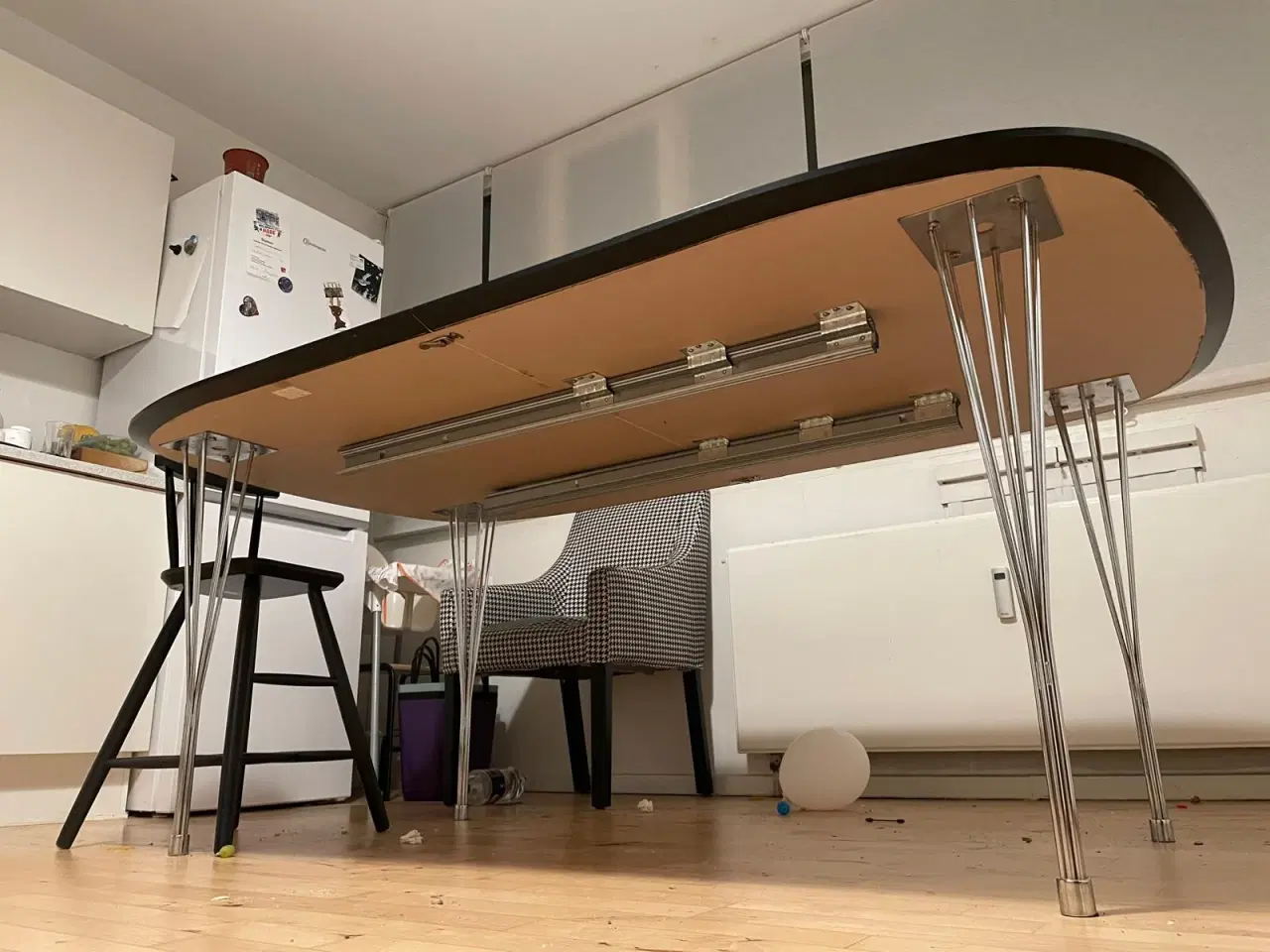 Billede 3 - Hvidt spisebord med sort kant fra Ilva