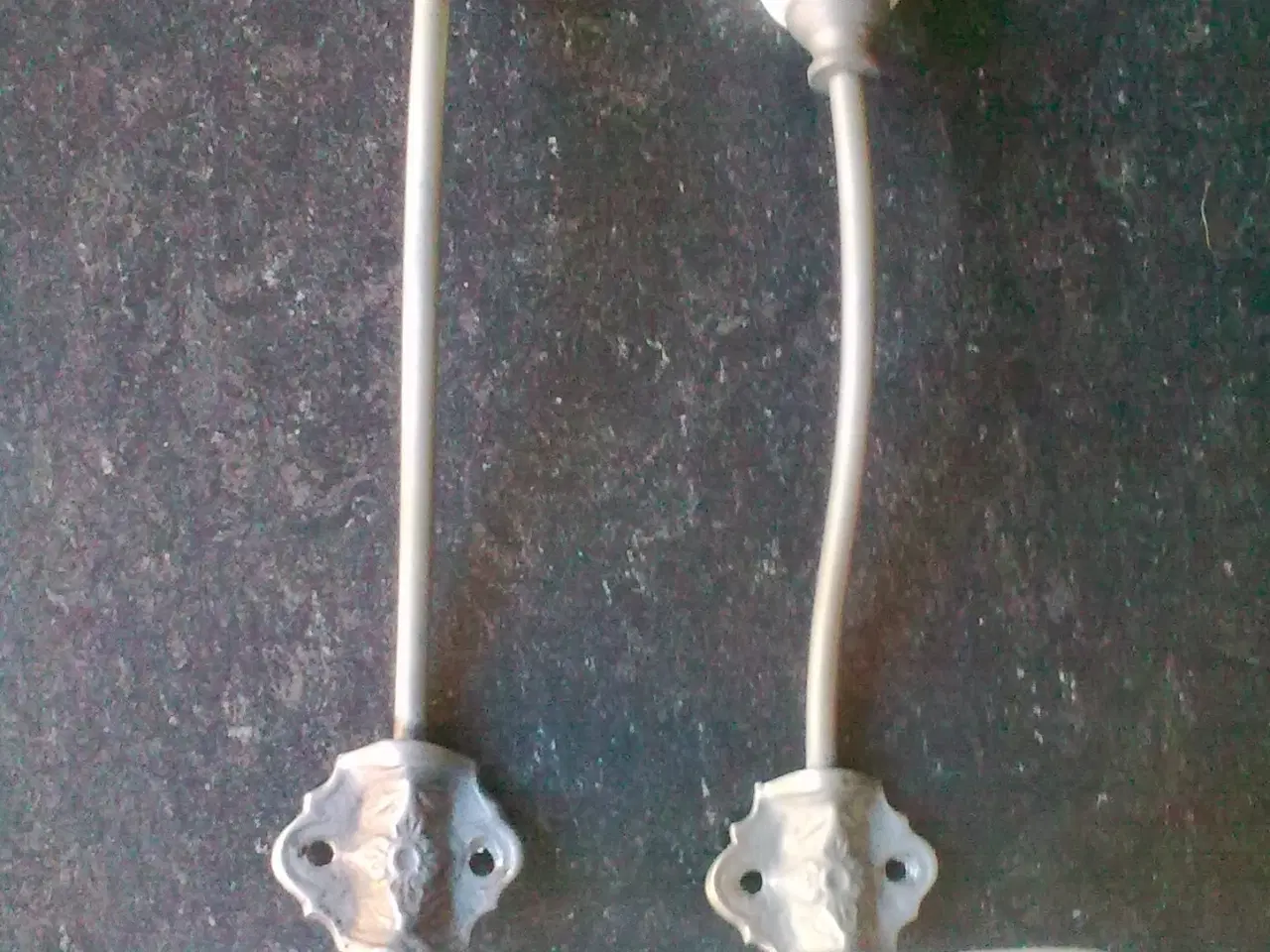 Billede 4 - Knager til hue hat + ekstra ophæng hvid/grå