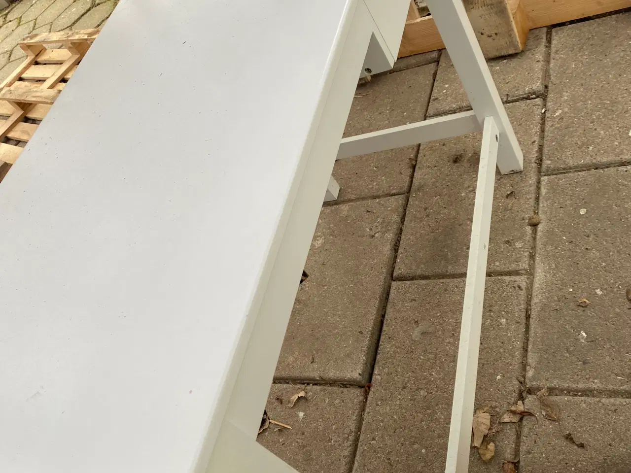 Billede 3 - Hvid bord fra IKEA