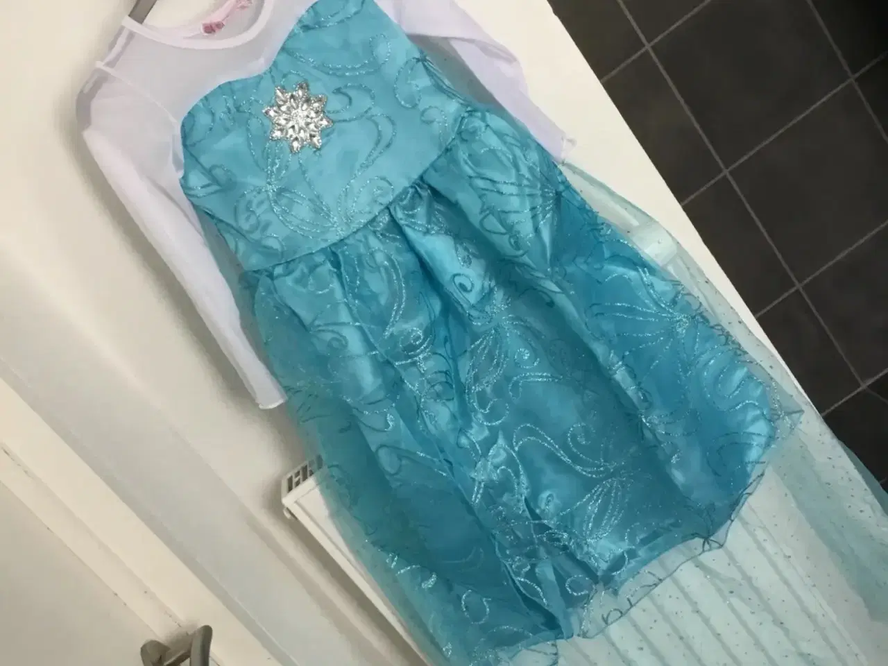 Billede 3 - Frost kjole + slør med Elsa festkjole udklædning