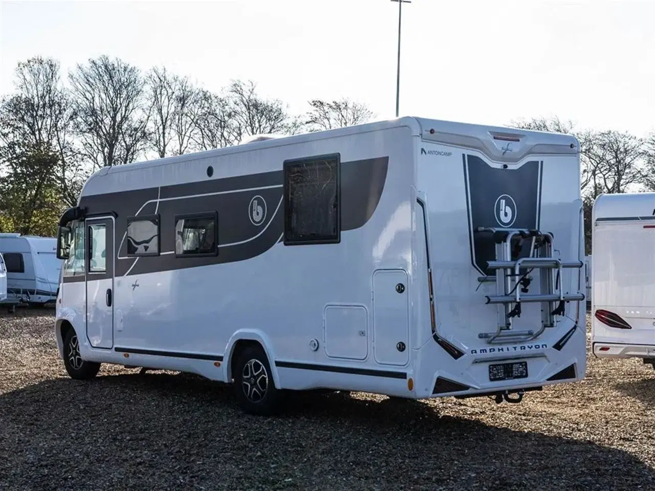 Billede 29 - 2022 - Benimar Amphitryon 998 4400 kg   Velholdt Autocamper Med Dobbelt seng i bag