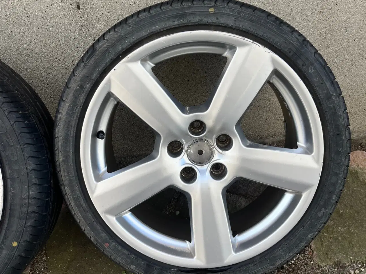Billede 2 - Alufælge sommerdæk 225 brede 5x100
