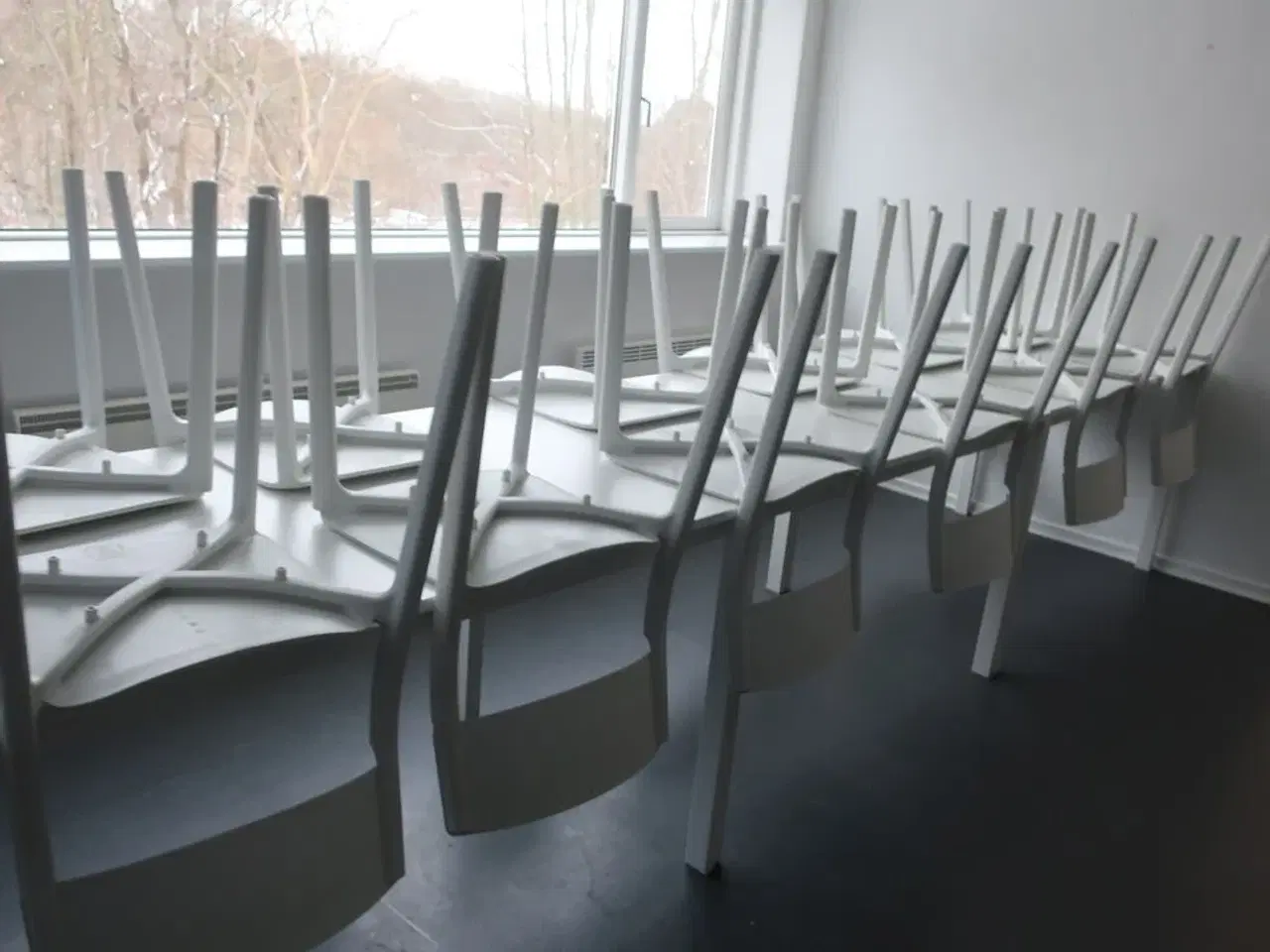 Billede 4 - 4 stk. spiseborde samt 15 stk. stole