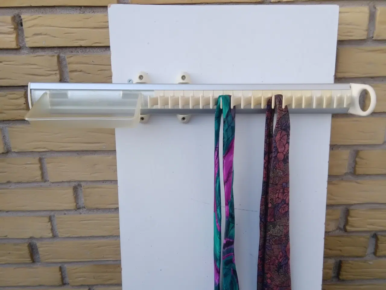 Billede 3 - Slipseholder med udtræk og praktisk småtingsbakke