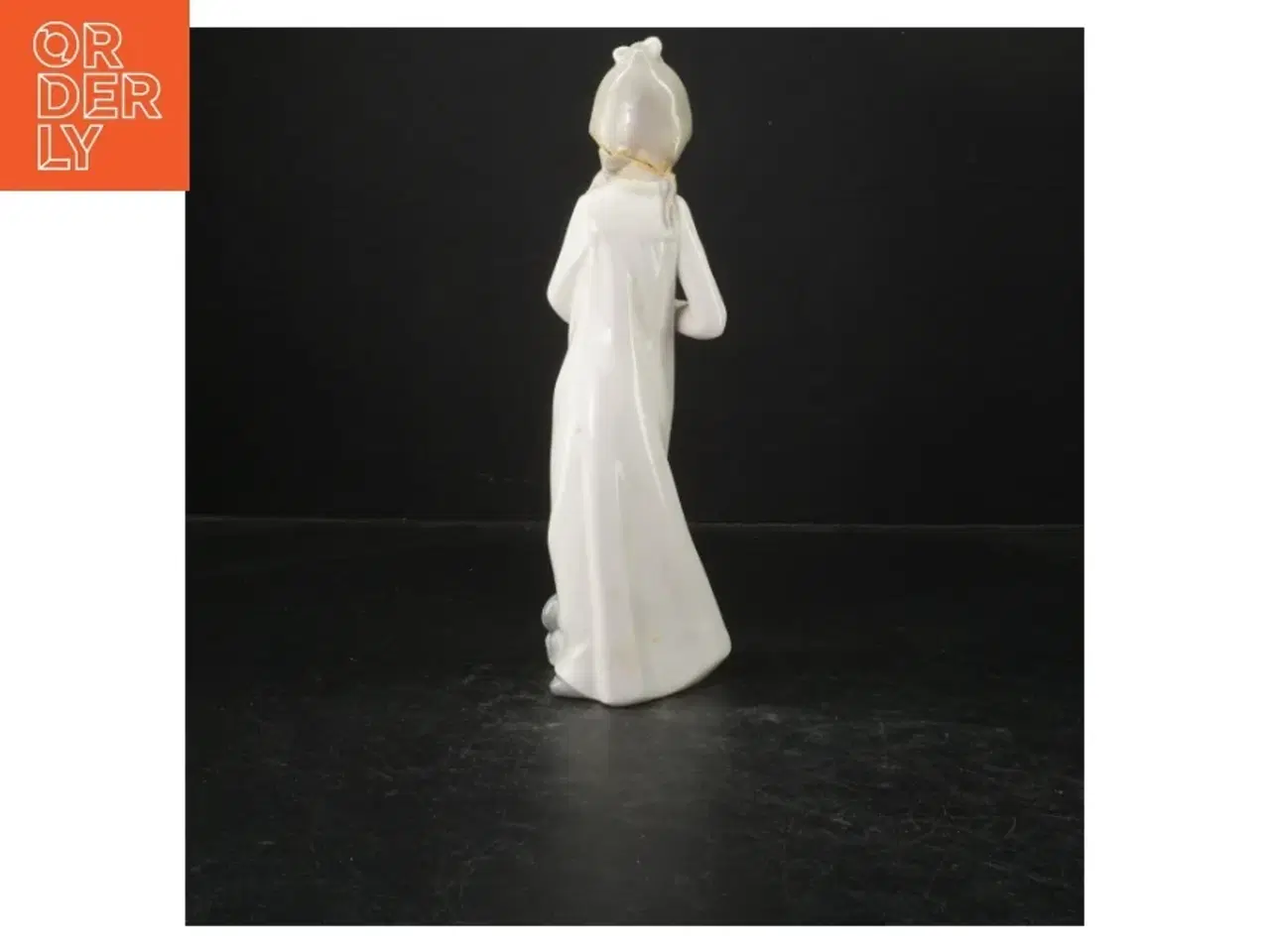 Billede 2 - Porcelænsfigur af kvinde (str. 27 cm)