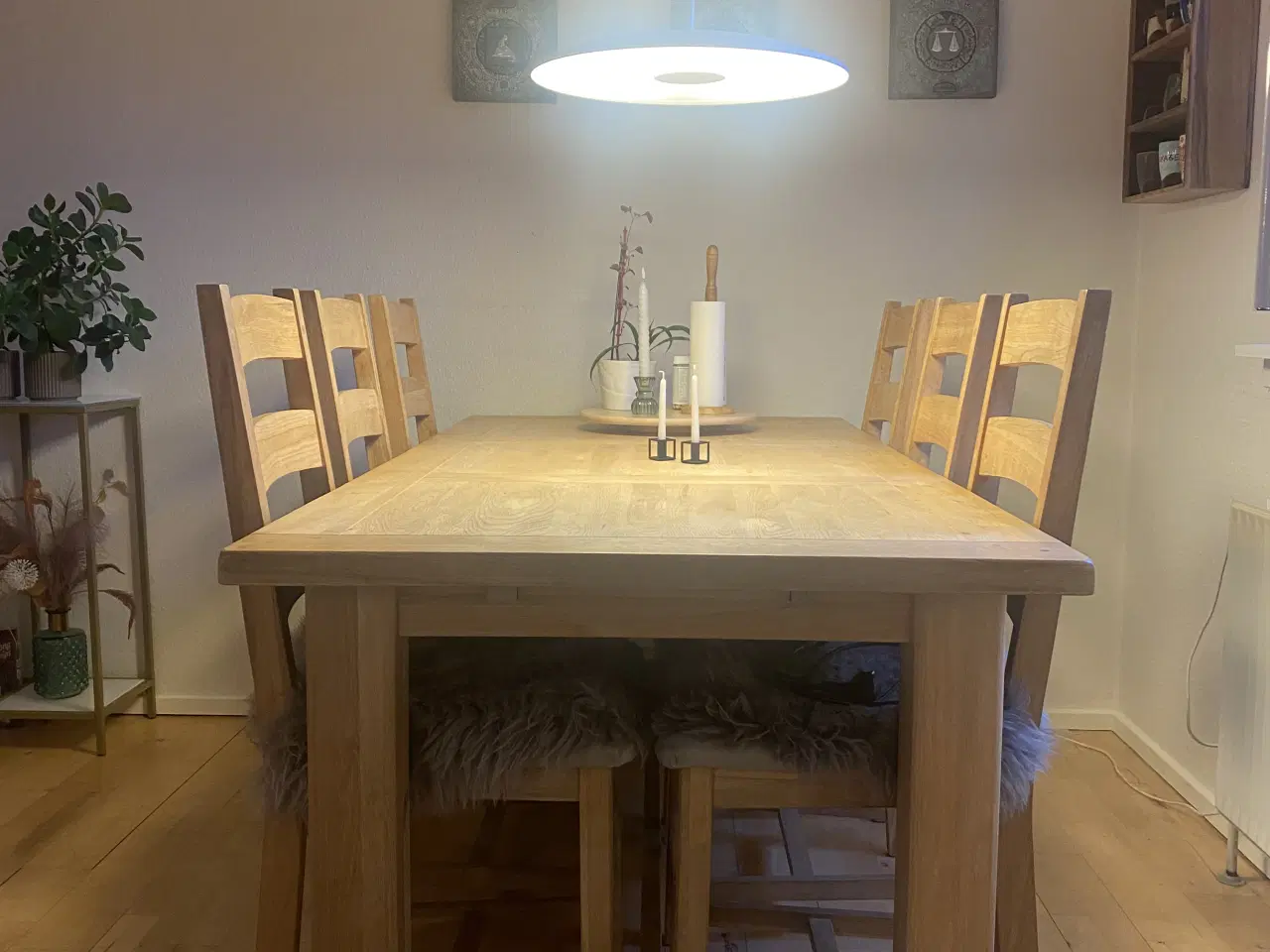 Billede 5 - Spisebord i massivt særbehandlet egetræ