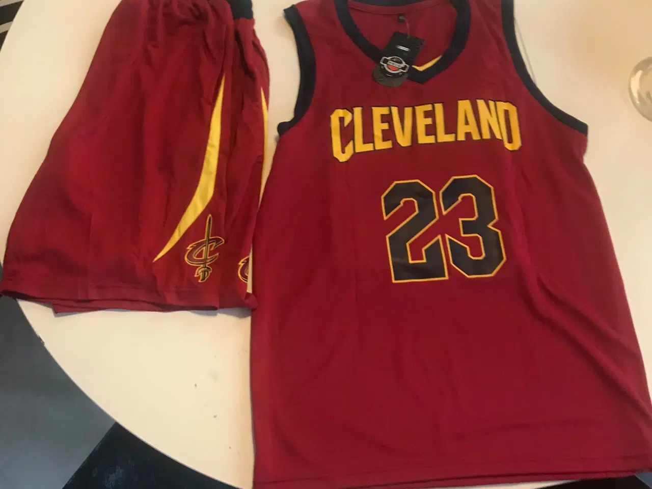 Billede 1 - Basketsæt shorts og trøje Cleveland 