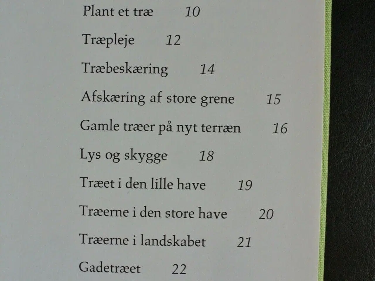 Billede 3 - danske træer i farver, af åge nicolaisen, emne: bi