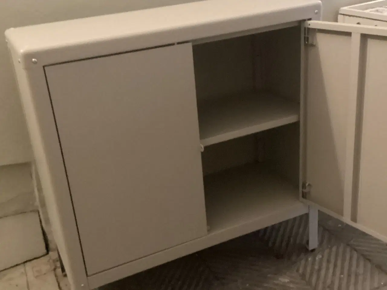 Billede 2 - Kolbjörn ikea metalskab