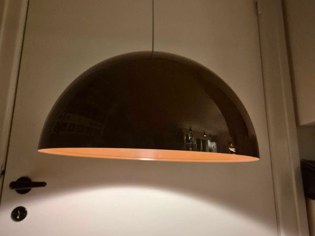 Billede 5 - Lækker chokoladebrun retrolampe i plast