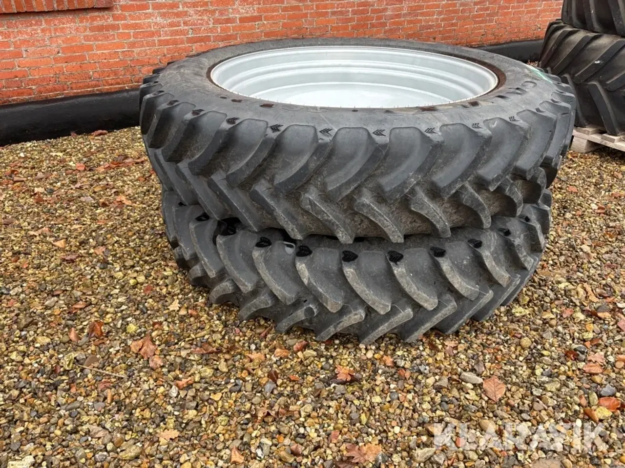 Billede 2 - Dæk med fælge Galaxy Earth-Pro Radial 700 2 styk