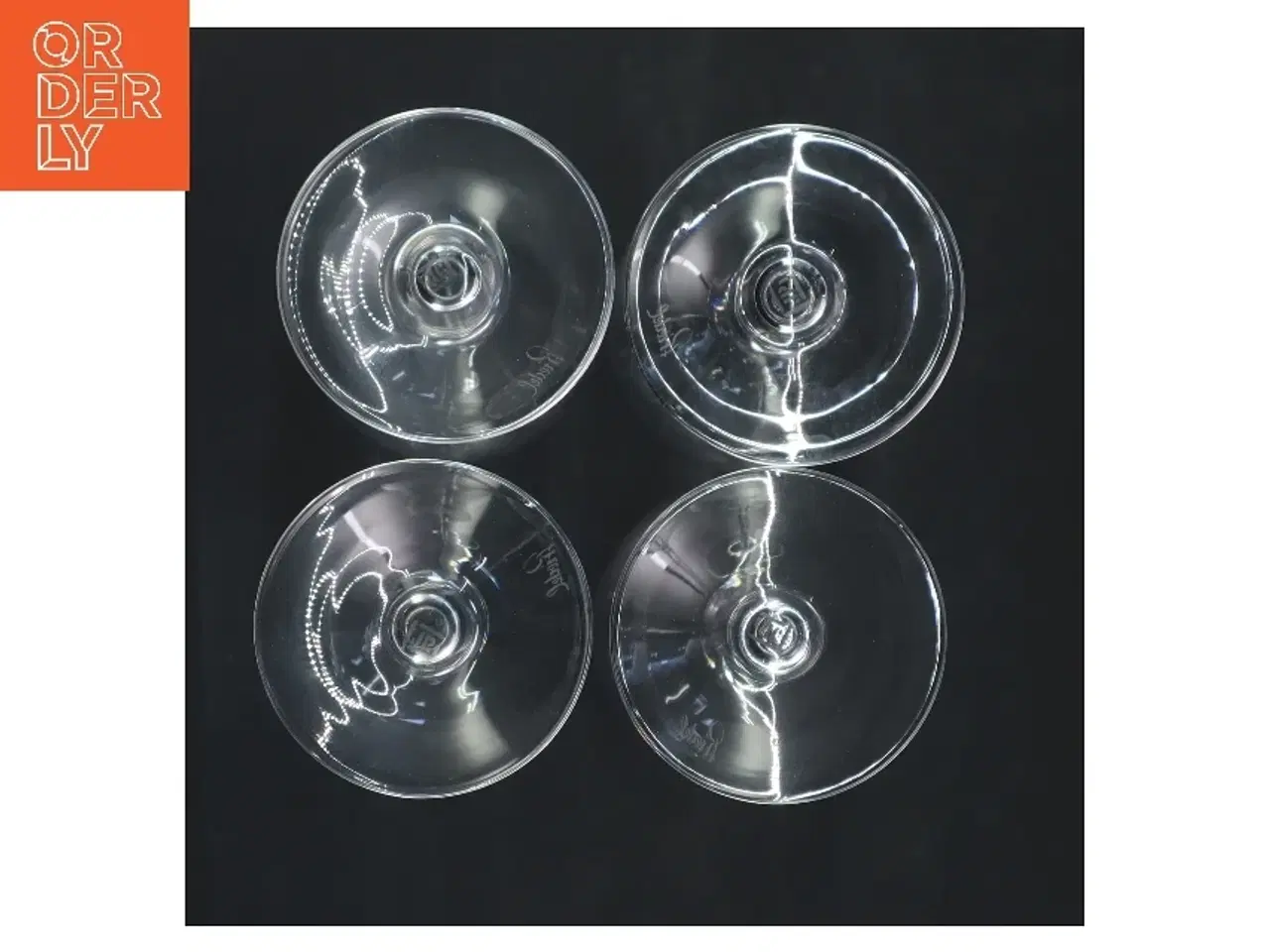 Billede 2 - Sæt af fire vinglas (str. 4 stk Ø 4,5 cm længde 17 cm)