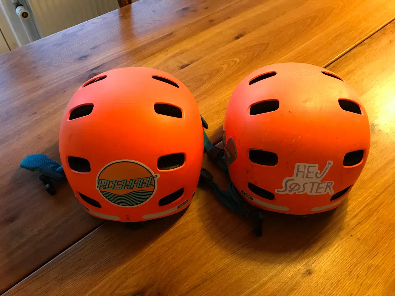 Billede 3 - 2 stk. smarte orange Abus cykelhjelme