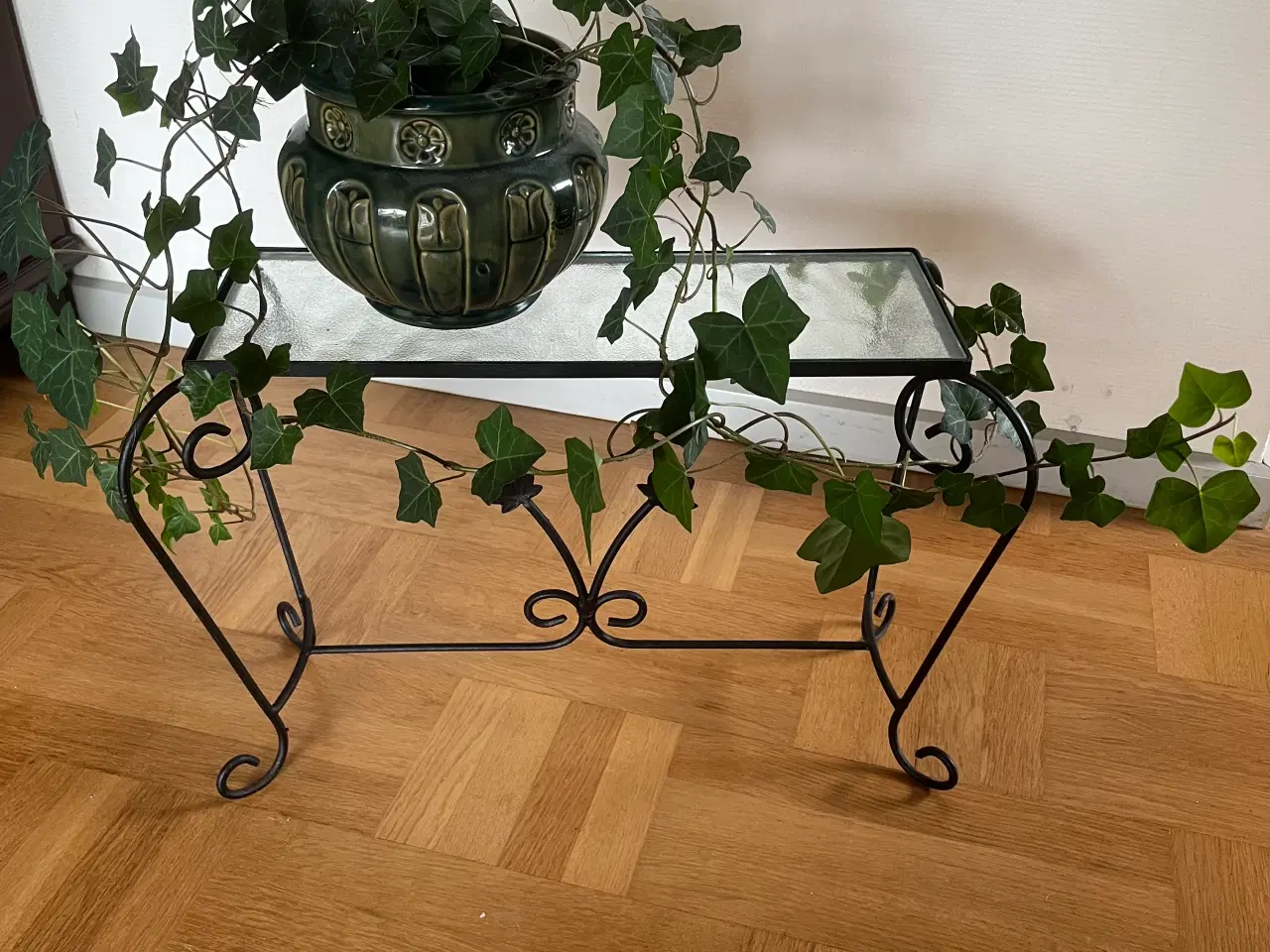 Billede 1 - BLOMSTERBORD/BLOMSTEROPSATS AF SMEDEJERN