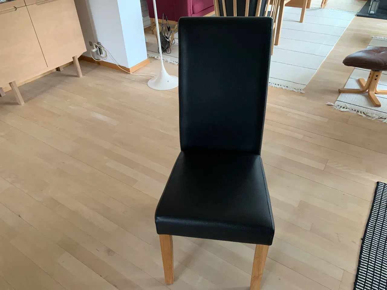 Billede 3 - Spisebord samt 8stole