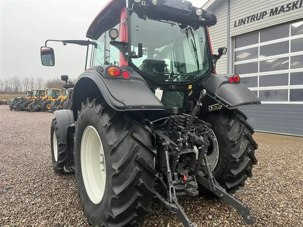 Billede 22 - Valtra N103 HiTech med krybegear og fuldhydraulisk frontlæsser på med Euro skifte samt 3die funktion