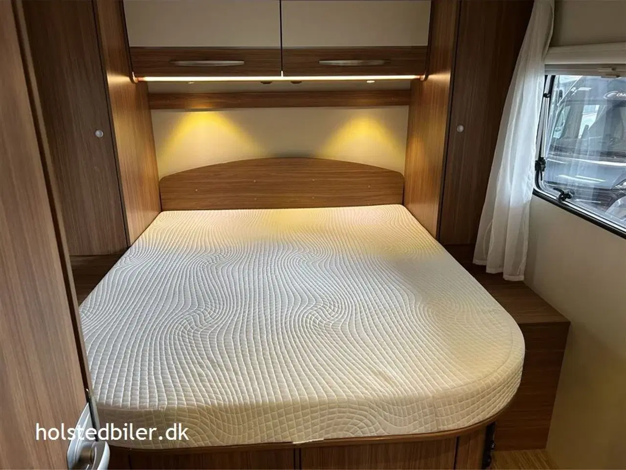 Billede 14 - 2017 - Carado T 449 Perfect 10   Automatgear, queensbed og udstyr.