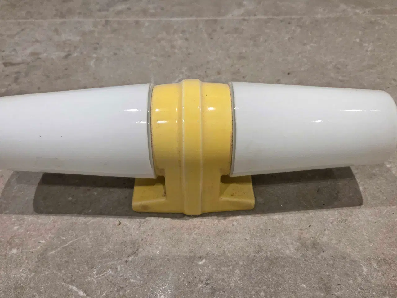 Billede 1 - Sigvard Bernadotte gul dobbeltbadeværelseslampe