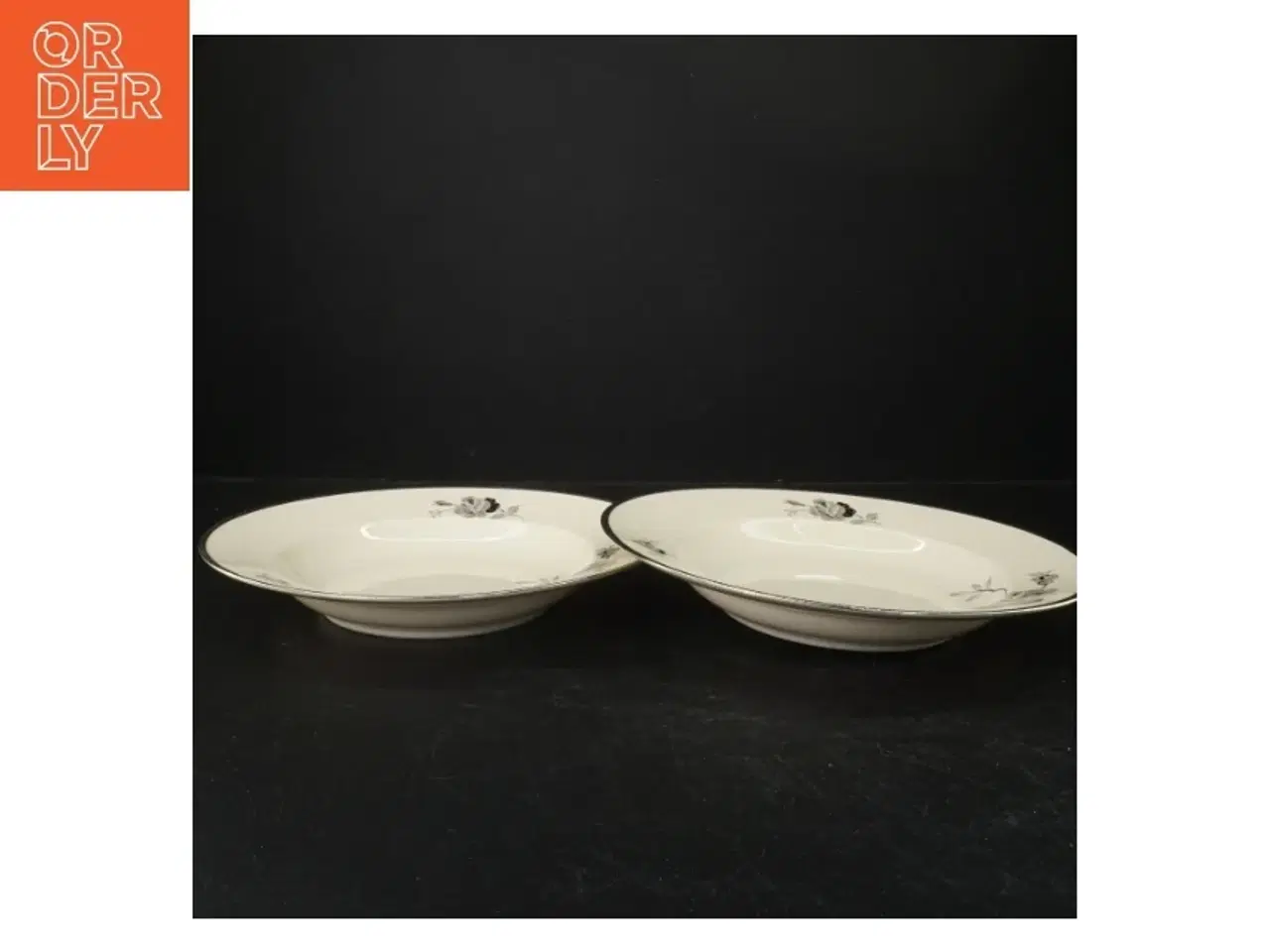Billede 4 - Porcelænstallerkner med sort rose fra KPM (str. Ø. 26 cm)