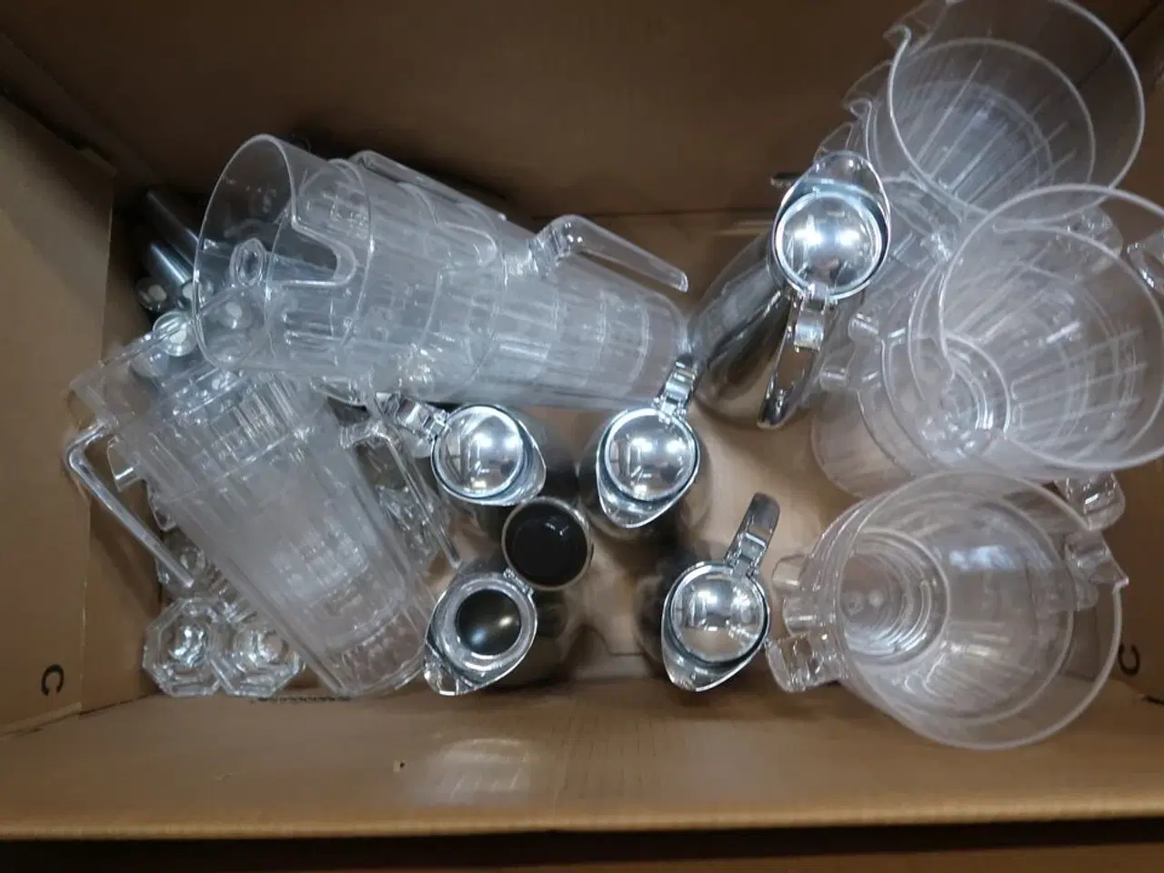 Billede 4 - Tallerkener, glas, kander m.m.