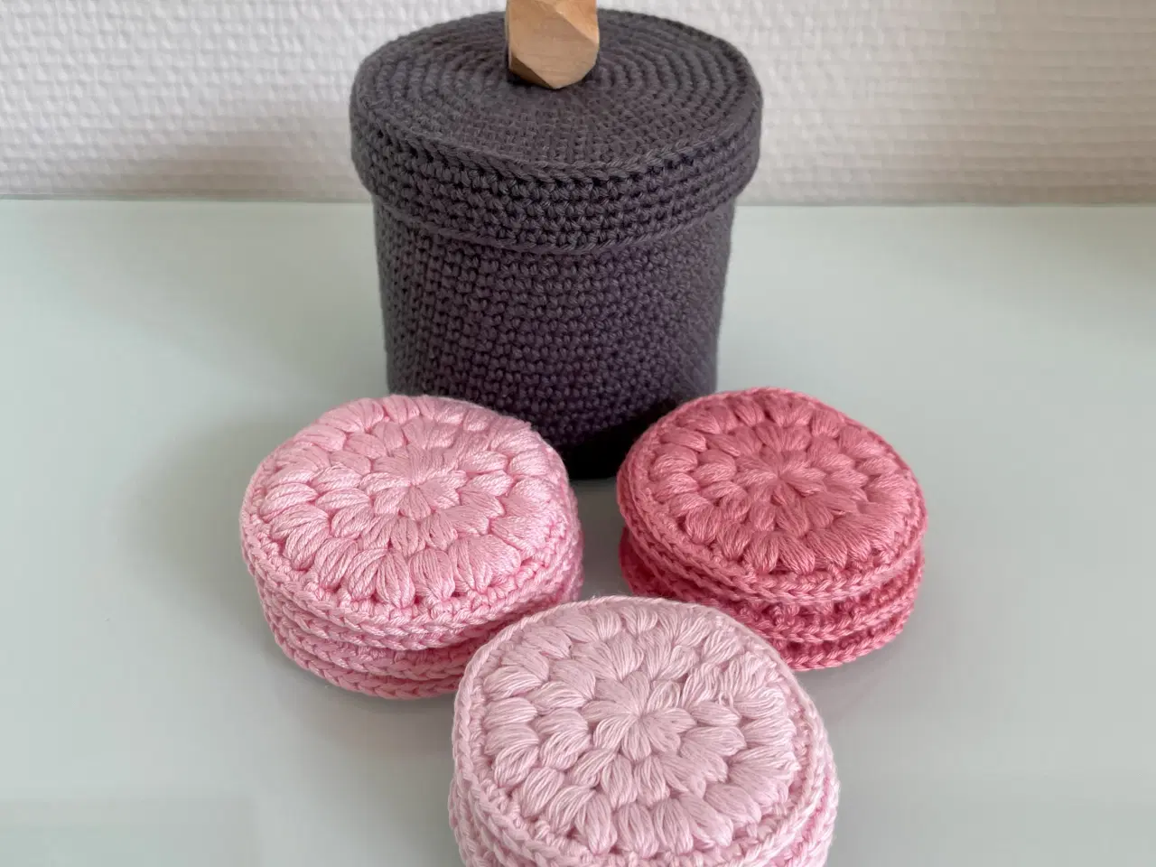 Billede 1 - Hæklede rondeller i beholder