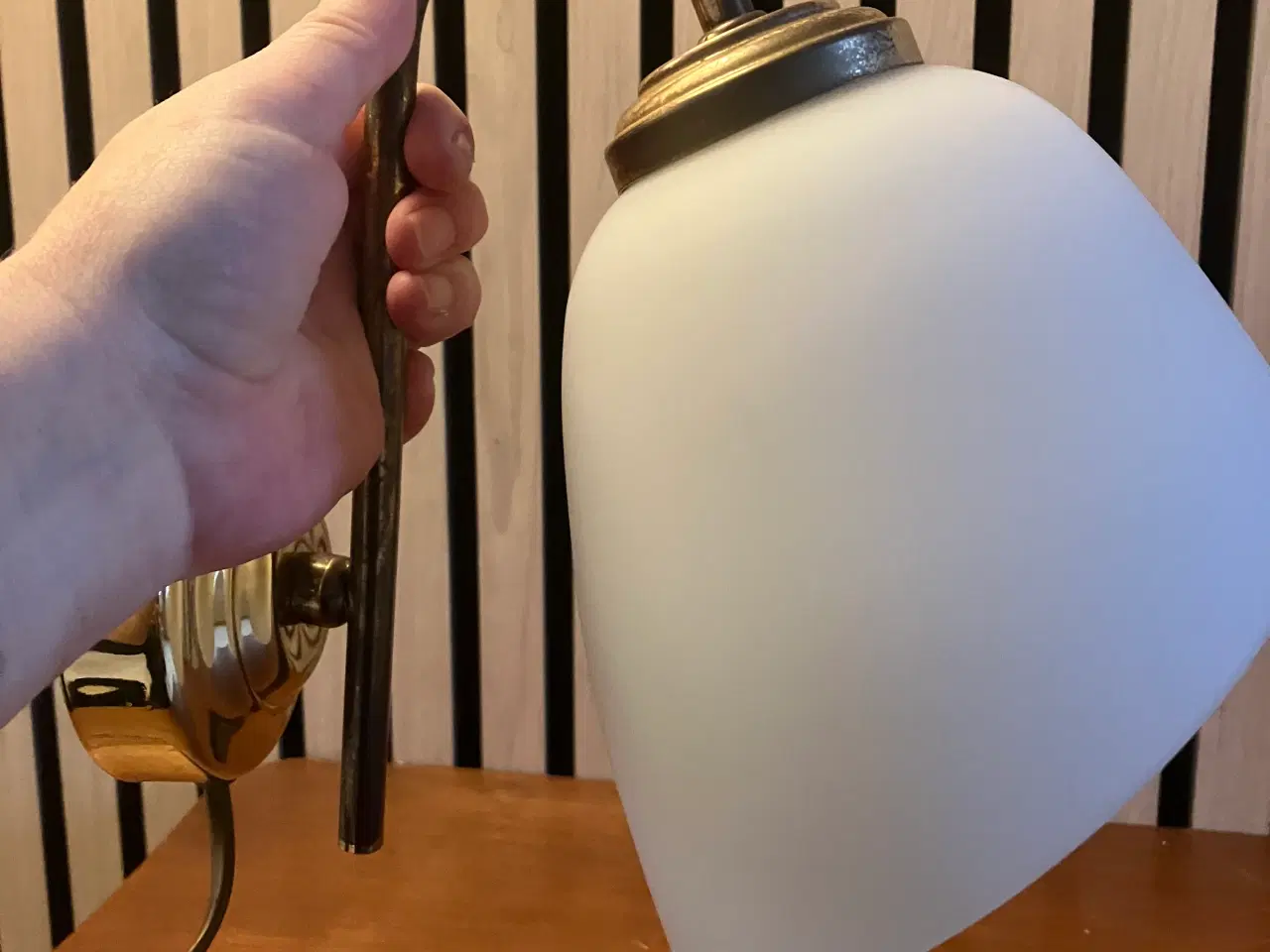 Billede 3 - Væglampe med opal glasskærm og messing