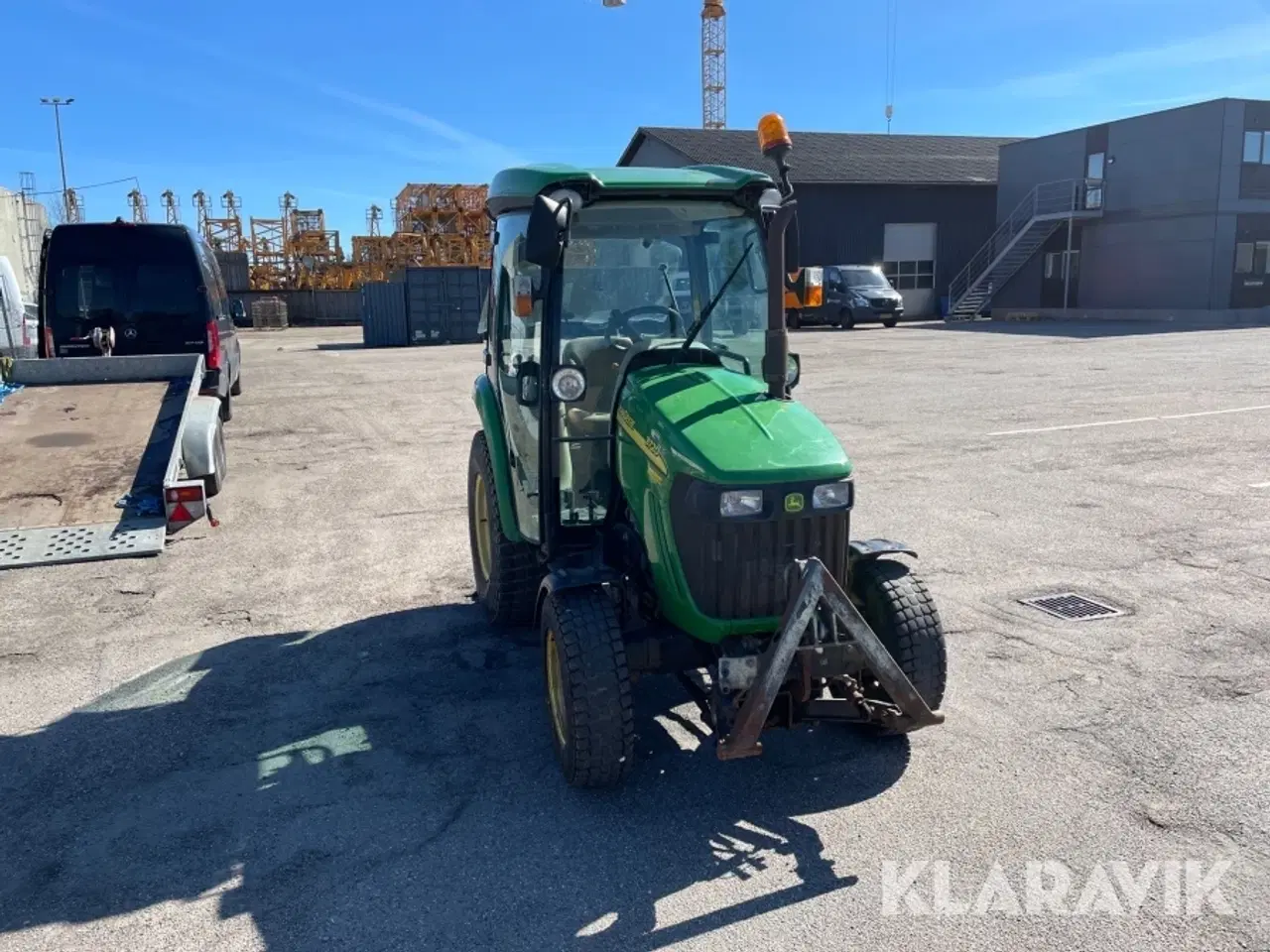 Billede 2 - Traktor med kost John Deere 3720