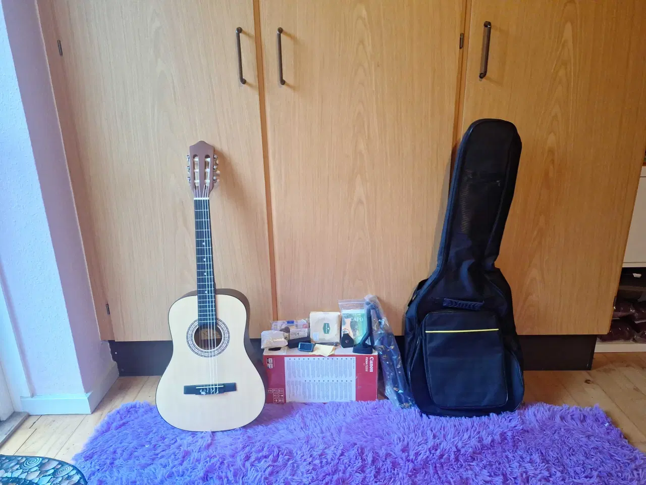 Billede 5 - Guitar venstrehåndet med  tilbehør 