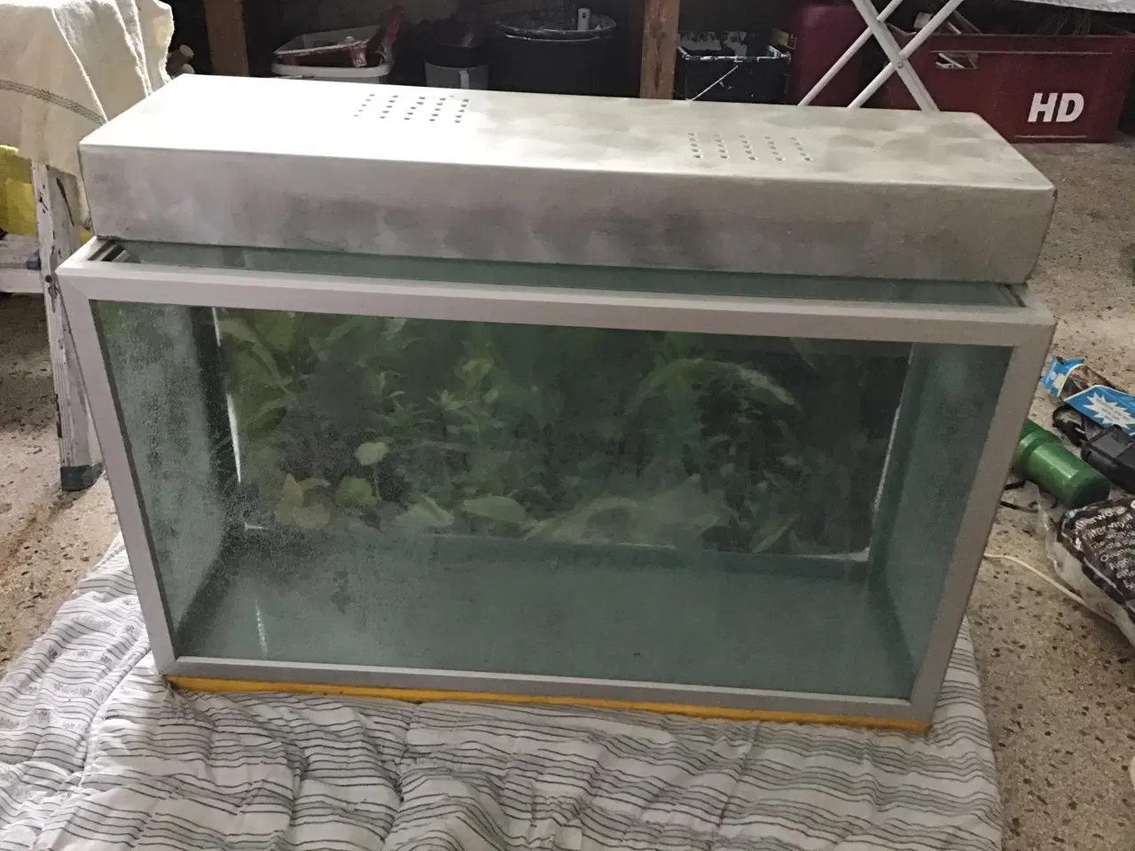 Billede 2 - 84 liter akvarie med aluramme