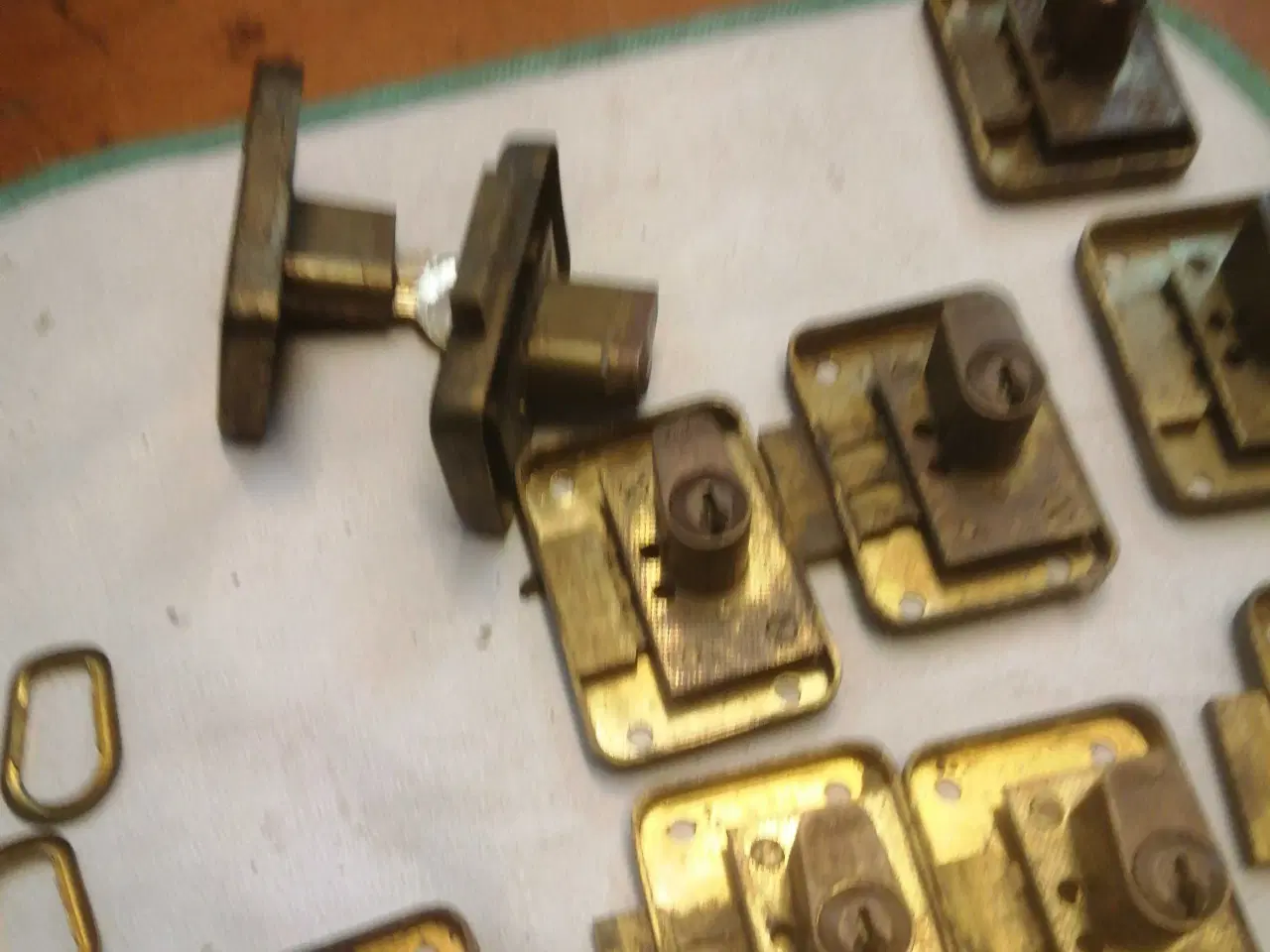 Billede 5 - Skabslåse til overfalsede låger 