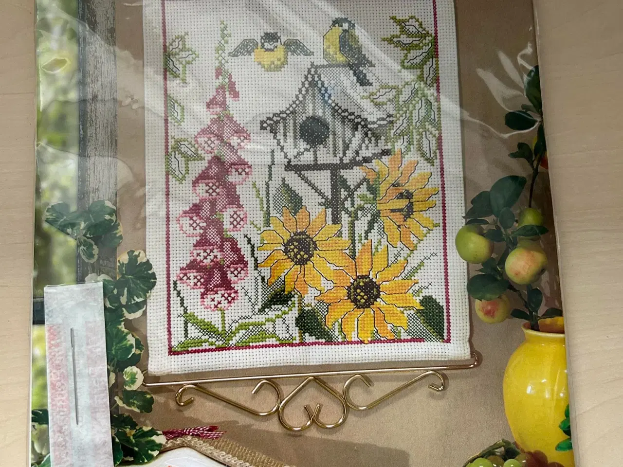 Billede 1 - Broderi med blomster motiv