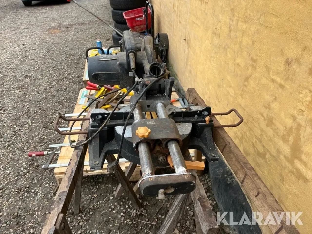 Billede 4 - Skruetvinger og sav