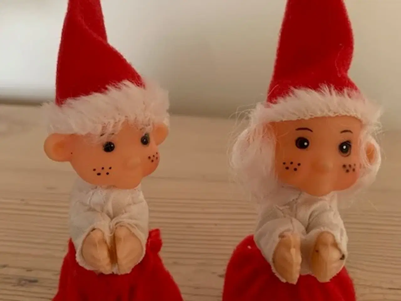 Billede 1 - 2 stk Daells Varehus nisser, H13 cm.