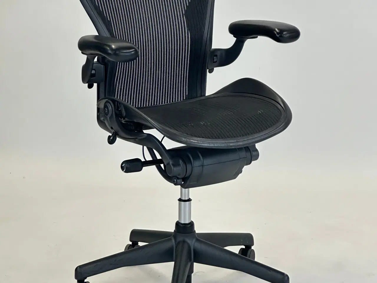 Billede 1 - Herman Miller Aeron C Kontorstol – Mørkegrå